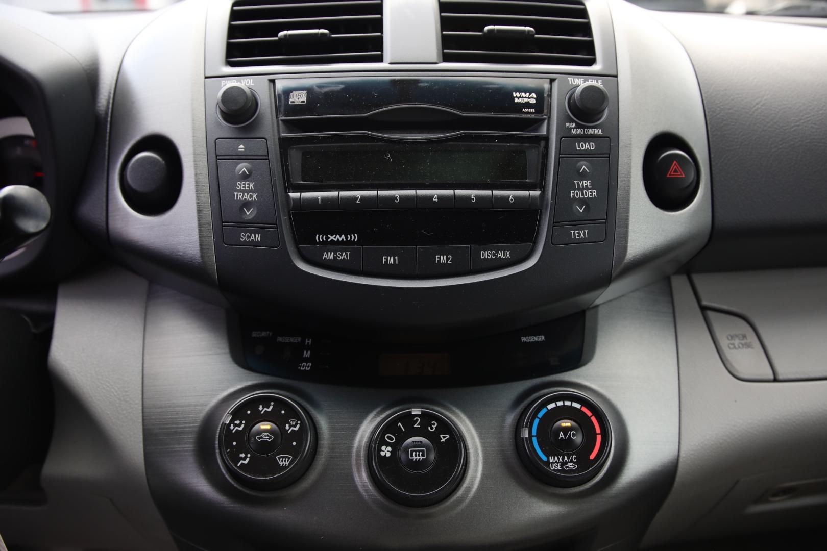 2010 SILVER TOYOTA RAV4 Base I4 2WD (2T3ZF4DV0AW) with an 2.4L L4 DOHC 16V engine, 4-SPEED AUTOMATIC transmission, located at 420 E. Kingsbury St., Seguin, TX, 78155, (830) 401-0495, 29.581060, -97.961647 - Photo#8